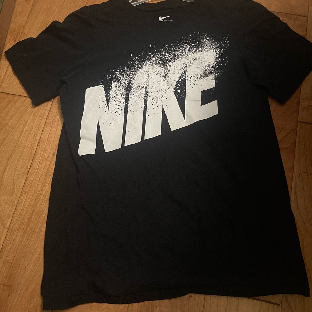 The Nike Tee size L